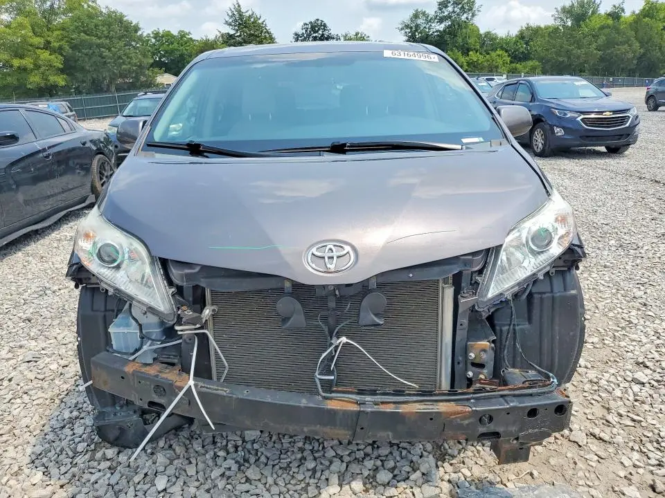 2015 TOYOTA SIENNA XLE PREMIUM 8-PASSENGER  