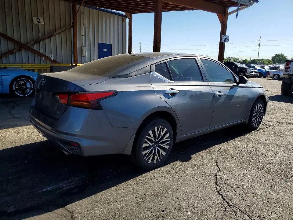 2024 NISSAN ALTIMA SV  