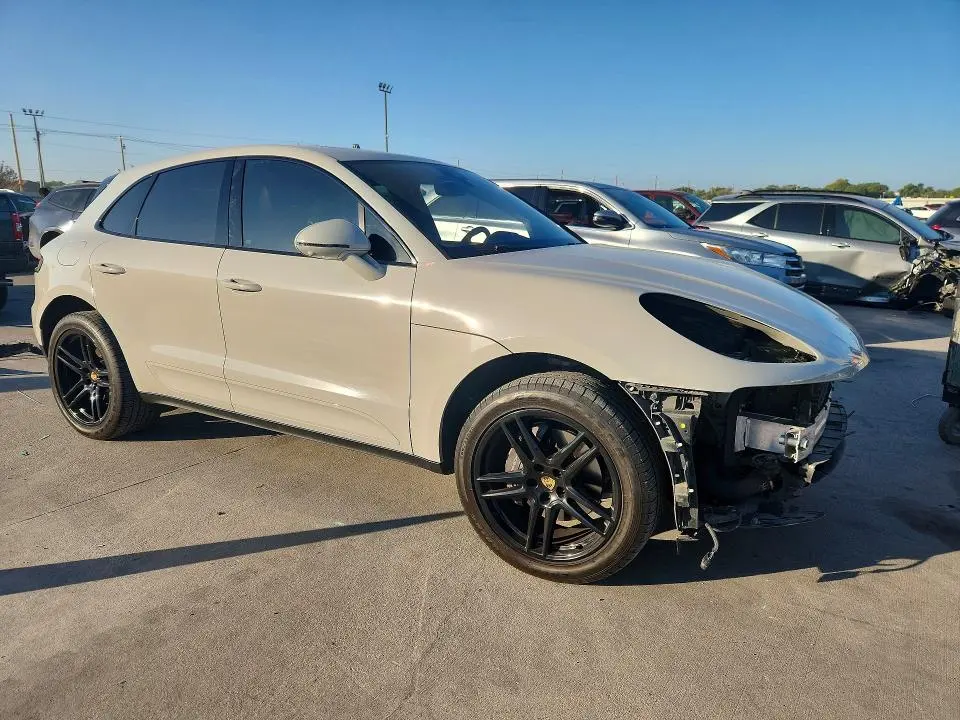 2021 PORSCHE MACAN   