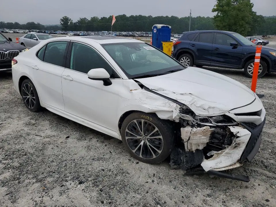 2019 TOYOTA CAMRY SE  