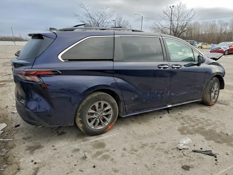 2023 TOYOTA SIENNA XLE  