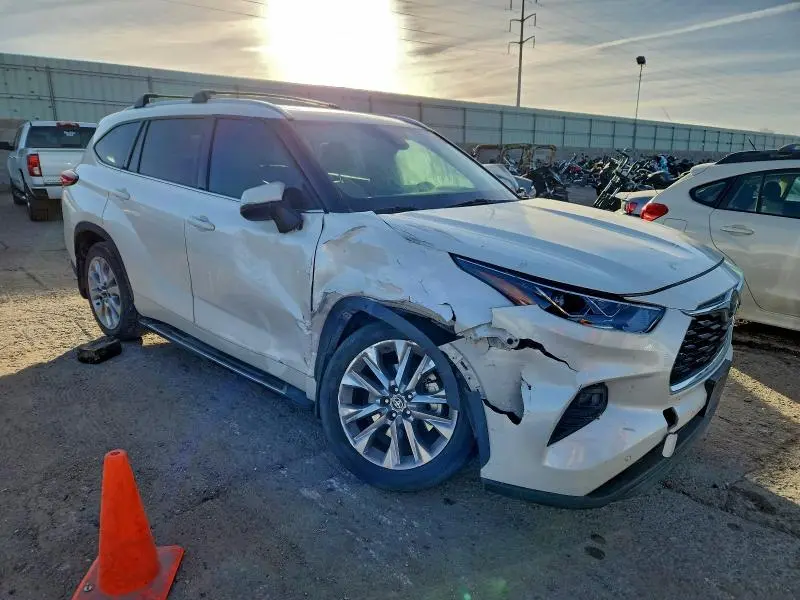 2021 TOYOTA HIGHLANDER LIMITED  