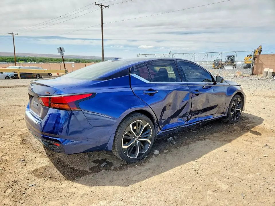 2023 NISSAN ALTIMA SR  