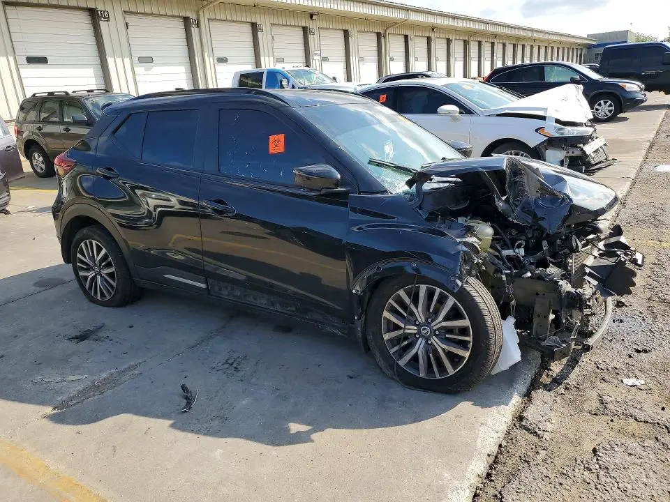 2021 NISSAN KICKS SR  