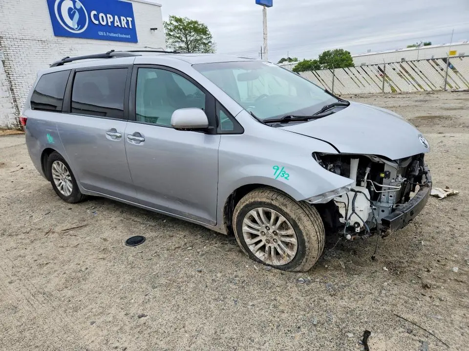 2016 TOYOTA SIENNA XLE 8-PASSENGER  