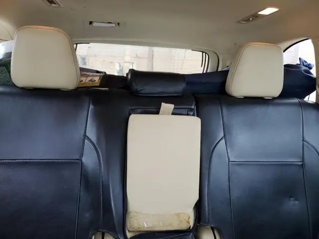 2017 TOYOTA HIGHLANDER LE  
