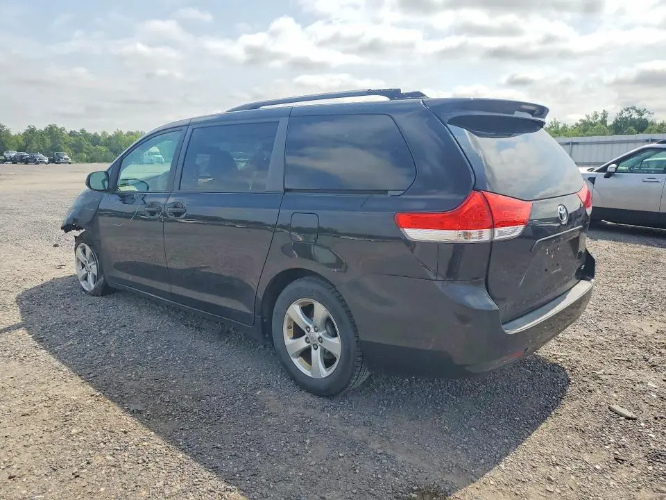 2014 TOYOTA SIENNA LE  