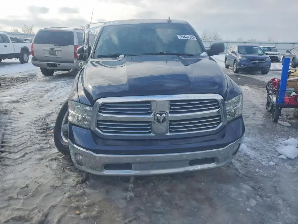 2016 RAM 1500 SLT  