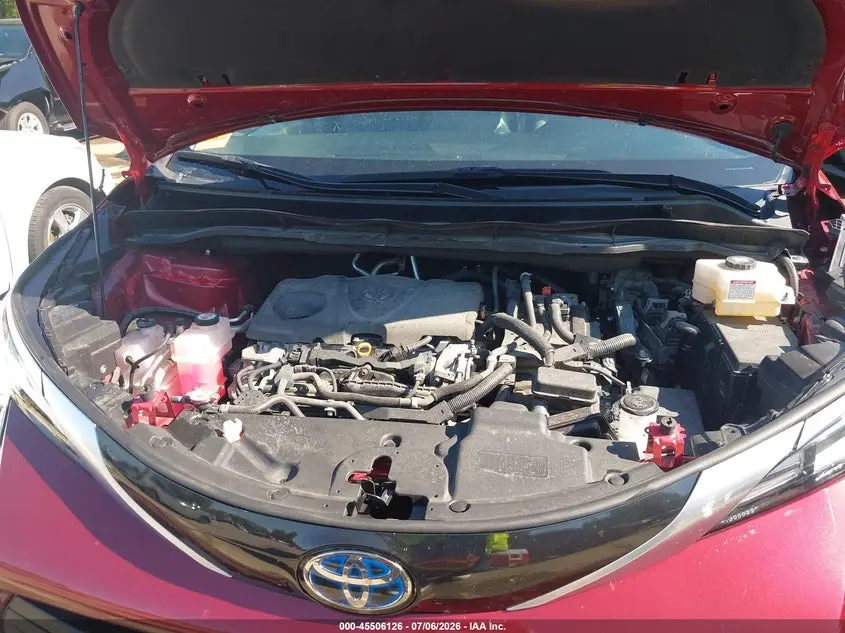 2021 TOYOTA SIENNA XLE
