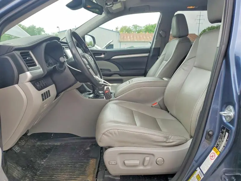 2019 TOYOTA HIGHLANDER XLE  