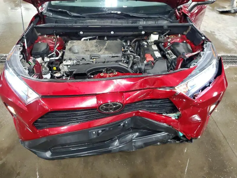 2021 TOYOTA RAV4 XLE  