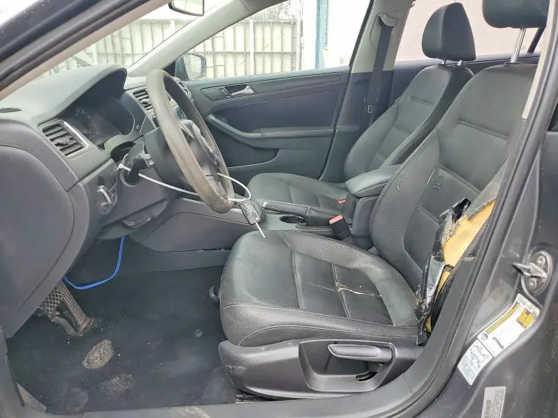 2011 VOLKSWAGEN JETTA SE  