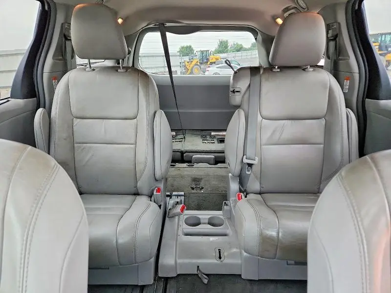 2015 TOYOTA SIENNA XLE 8-PASSENGER  