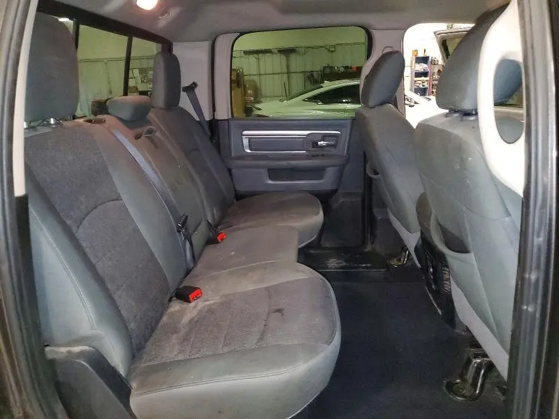 2018 RAM 1500 SLT 4WD 5.7L V-8