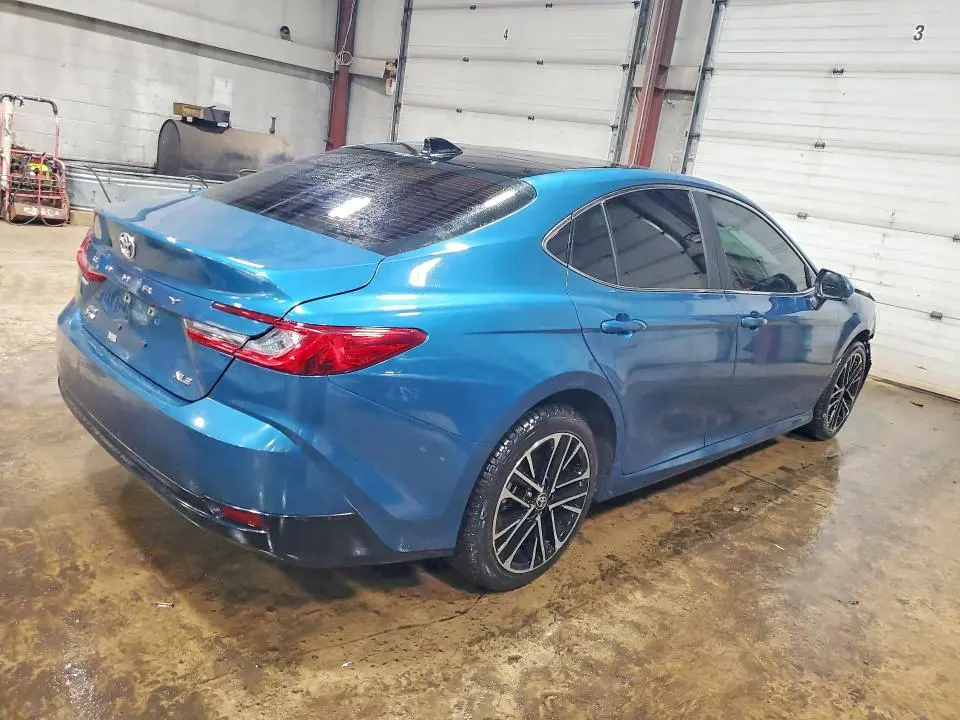 2025 TOYOTA CAMRY XLE  