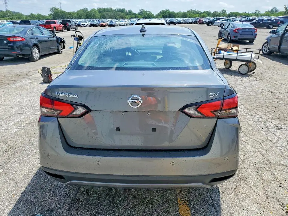 2021 NISSAN VERSA SV  