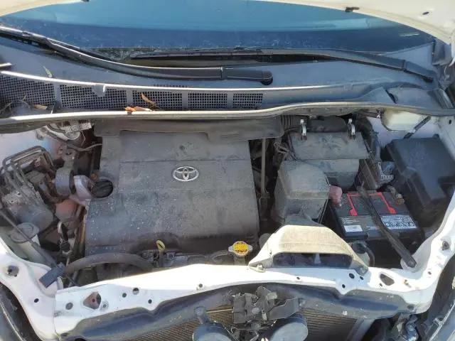 2016 TOYOTA SIENNA SE  