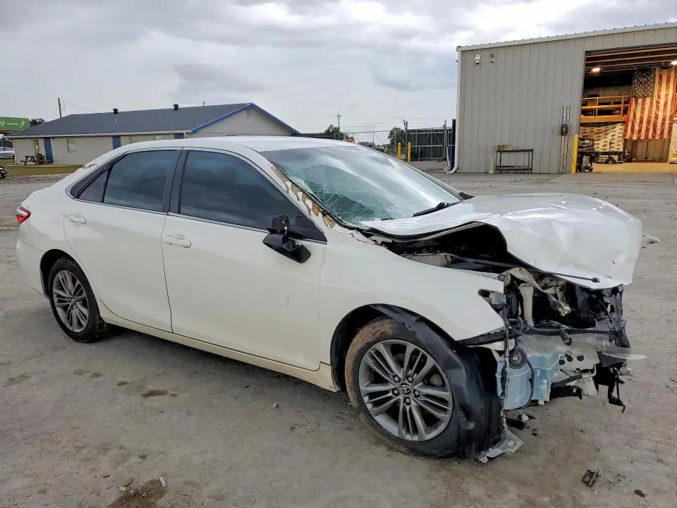 2017 TOYOTA CAMRY SE  