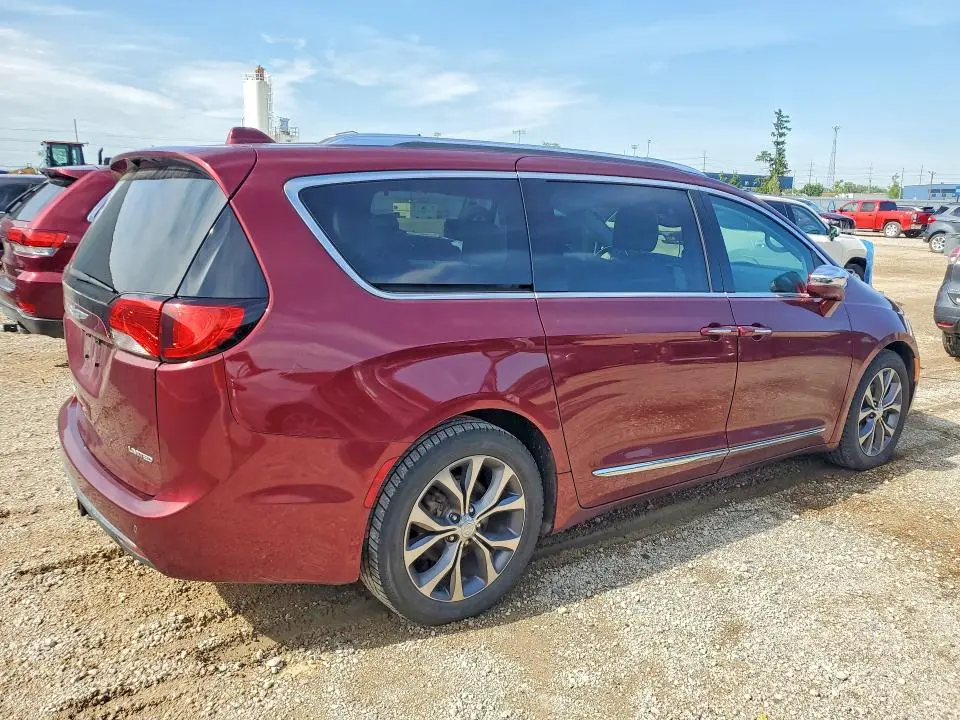 2017 CHRYSLER PACIFICA LIMITED  