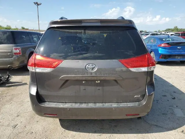 2013 TOYOTA SIENNA XLE