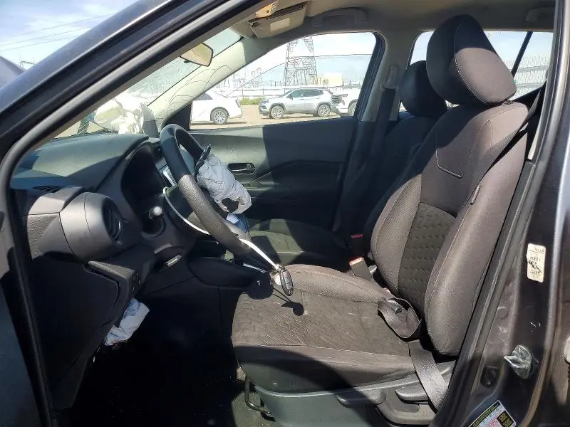 2021 NISSAN KICKS S  