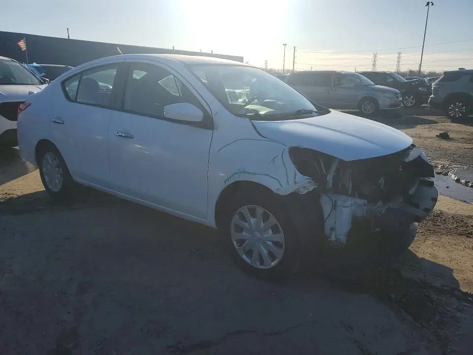 2019 NISSAN VERSA SV  