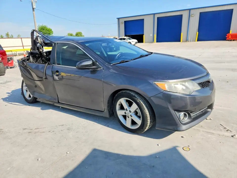 2014 TOYOTA CAMRY SE  