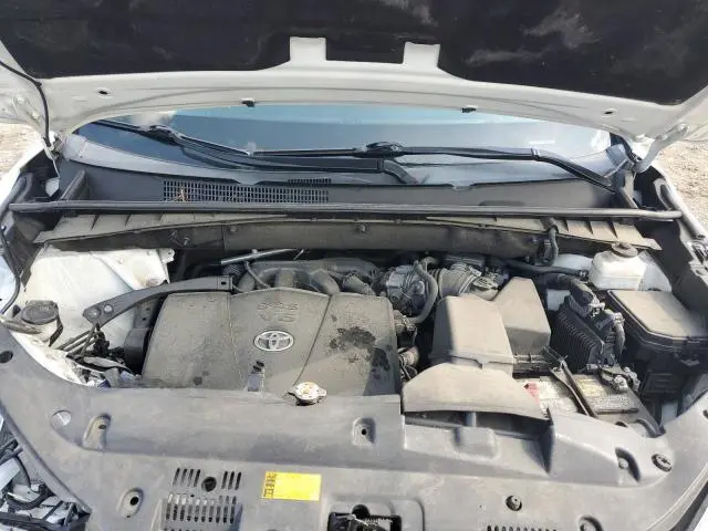 2019 TOYOTA HIGHLANDER LE  