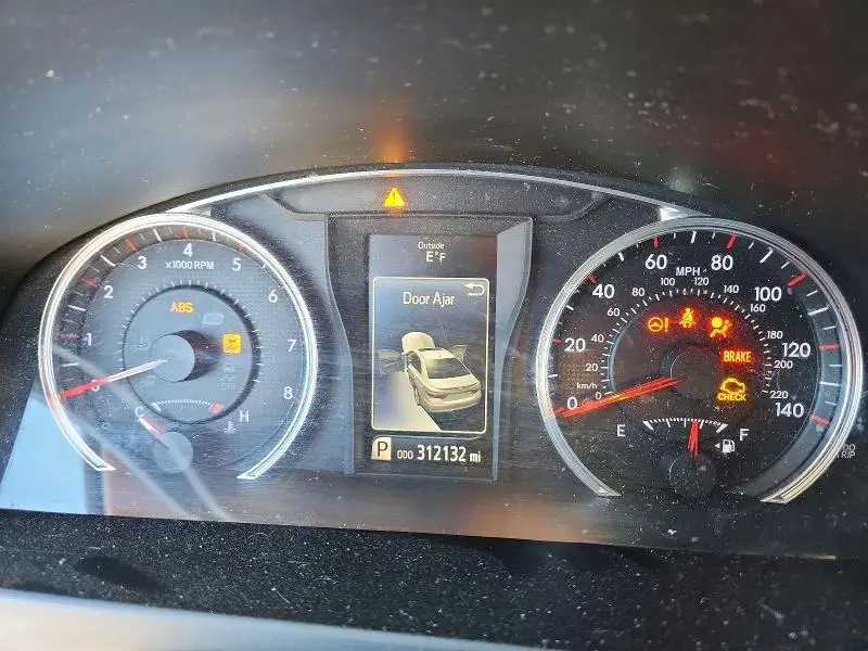 2017 TOYOTA CAMRY SE  