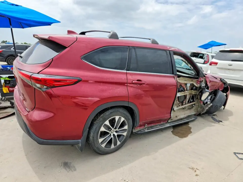 2021 TOYOTA HIGHLANDER XLE  