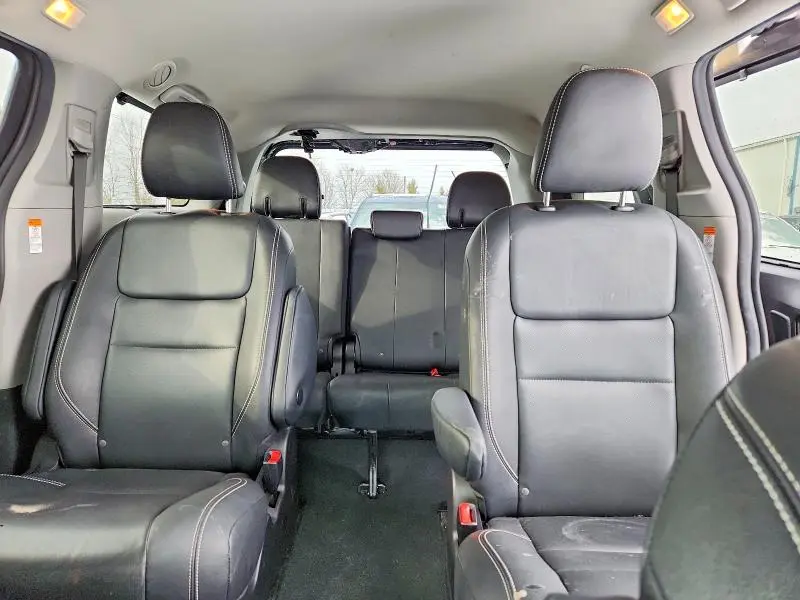 2020 TOYOTA SIENNA SE  