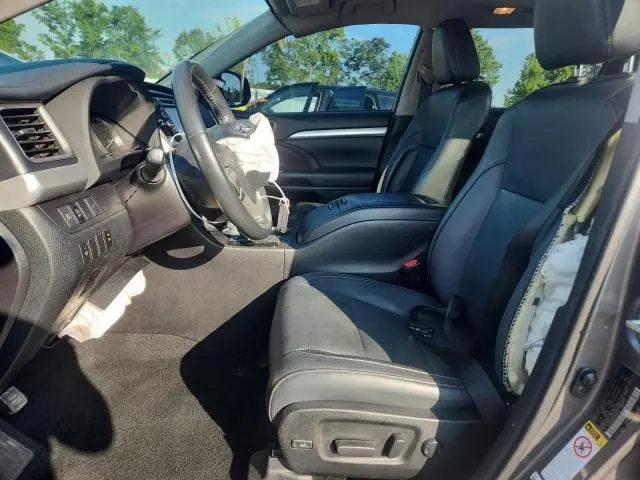 2018 TOYOTA HIGHLANDER SE  