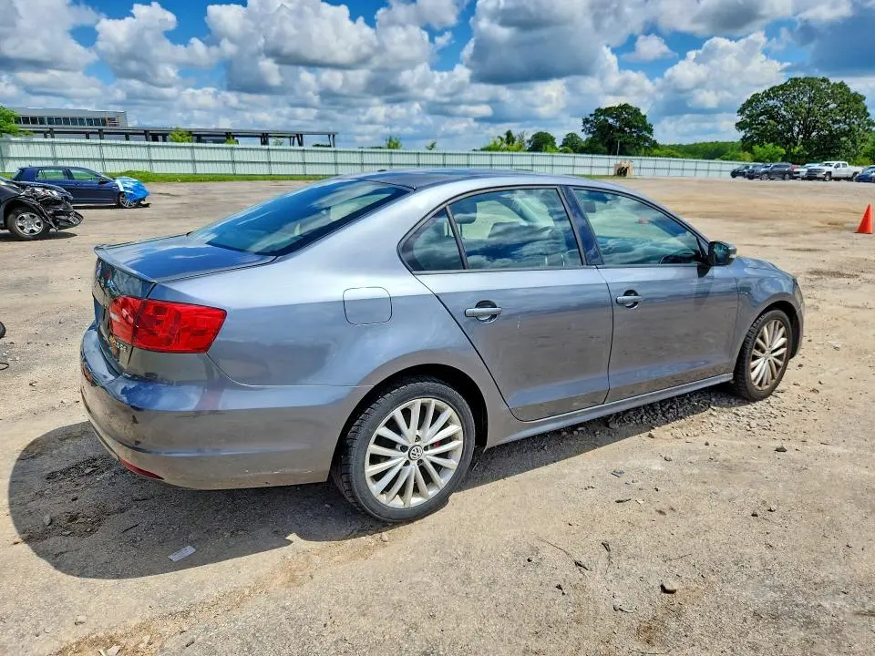 2012 VOLKSWAGEN JETTA SE  