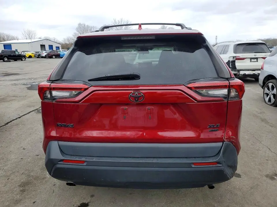 2021 TOYOTA RAV4 XLE  