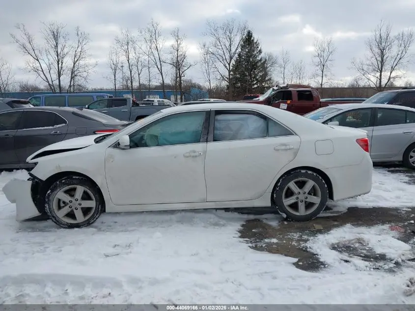 2014 TOYOTA CAMRY SE
