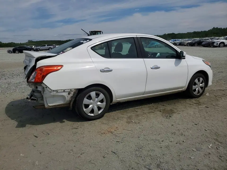 2015 NISSAN VERSA 1.6 SV  