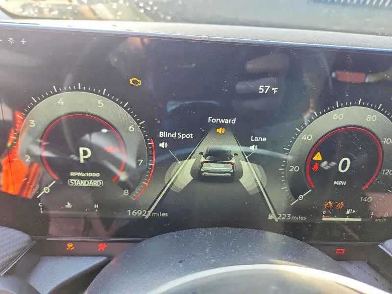 2025 NISSAN KICKS SR  