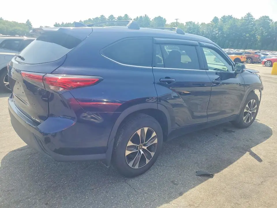 2021 TOYOTA HIGHLANDER XLE  