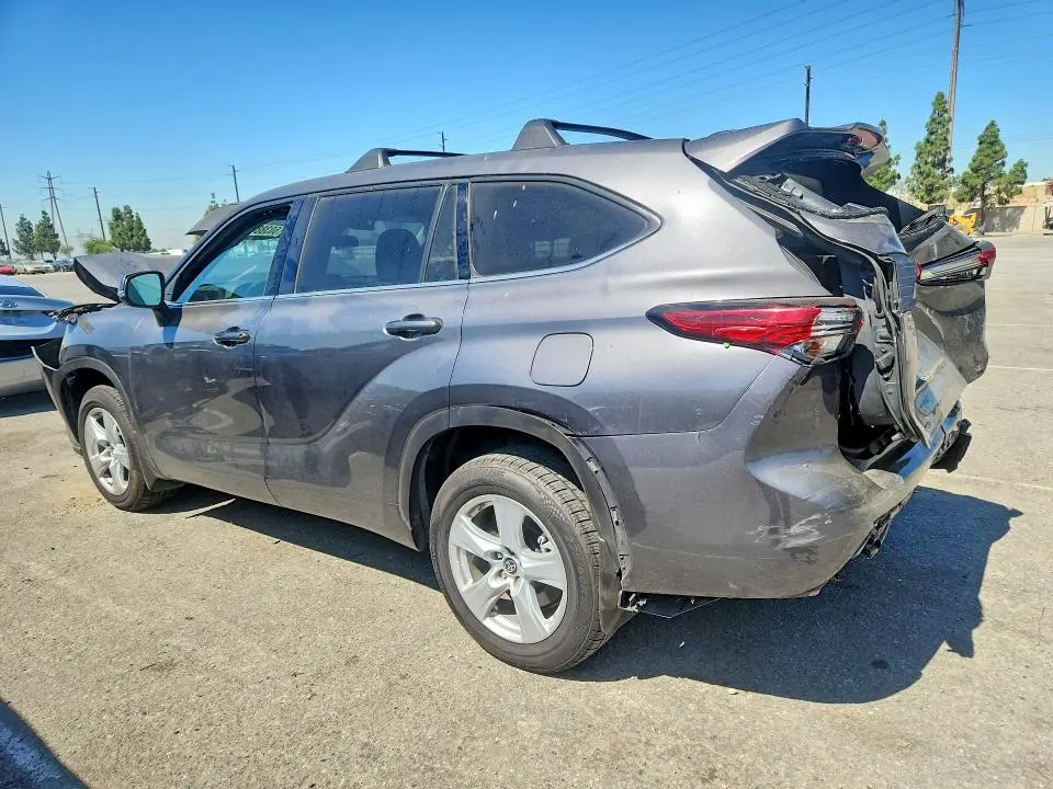 2022 TOYOTA HIGHLANDER LE  
