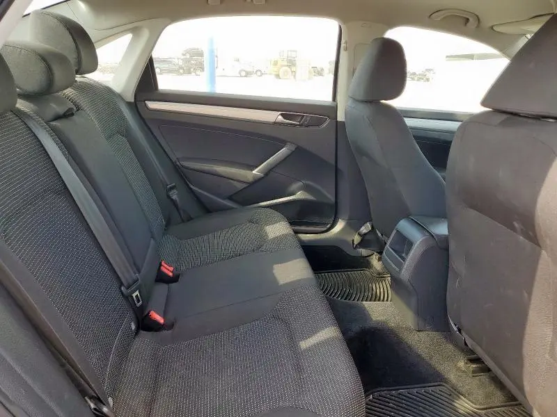 2017 VOLKSWAGEN PASSAT S  