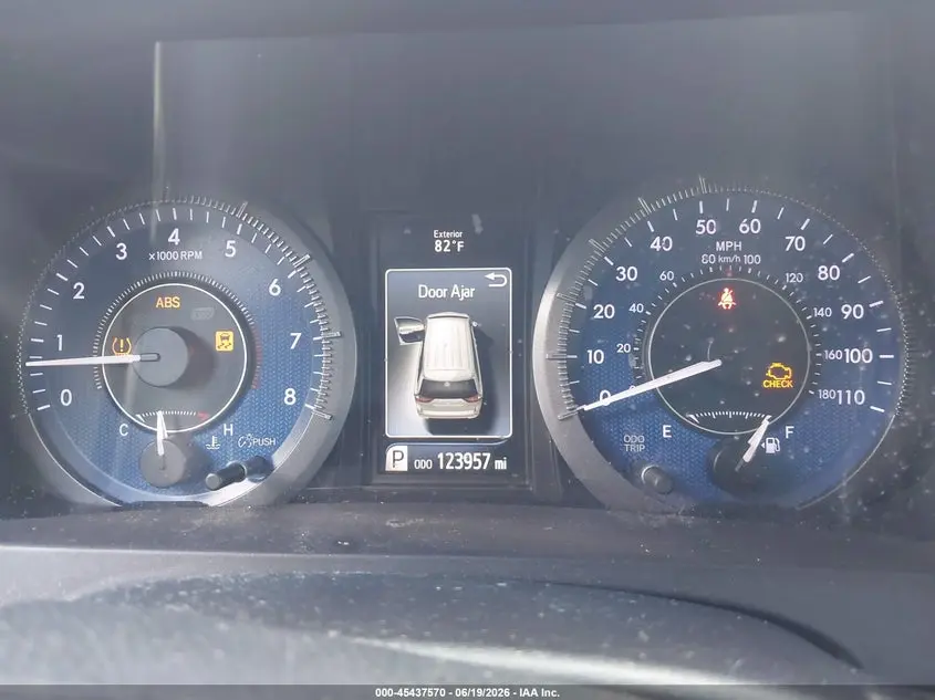 2015 TOYOTA SIENNA XLE 8 PASSENGER