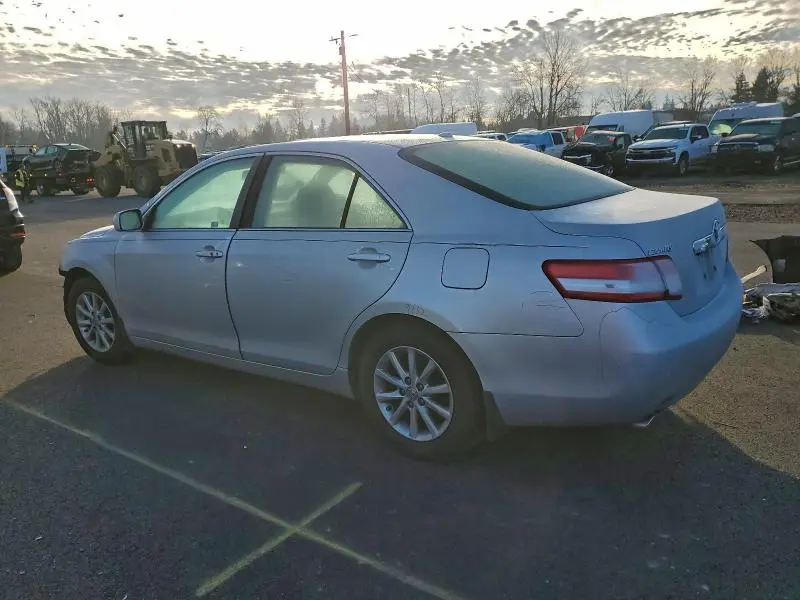 2011 TOYOTA CAMRY SE  
