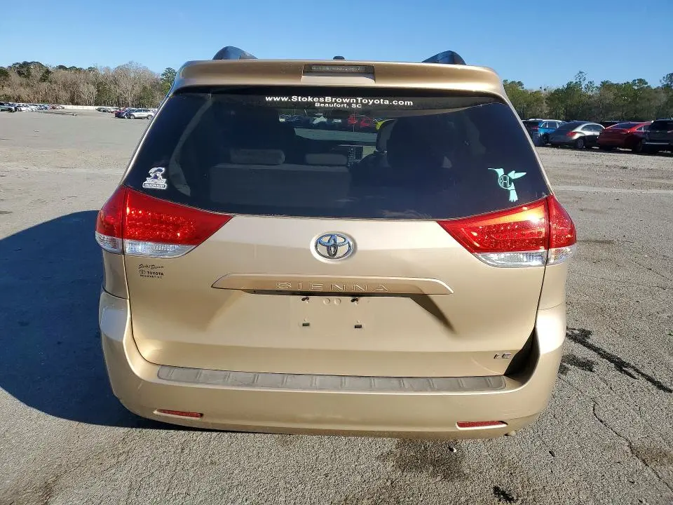 2011 TOYOTA SIENNA LE 8-PASSENGER  