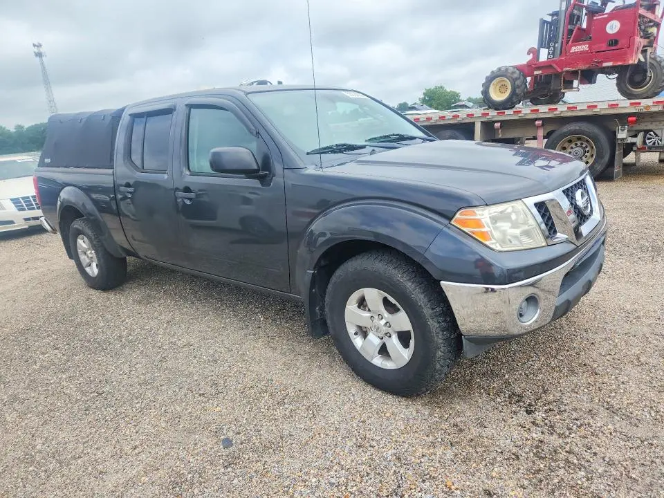 2010 NISSAN FRONTIER CREW CAB XE  