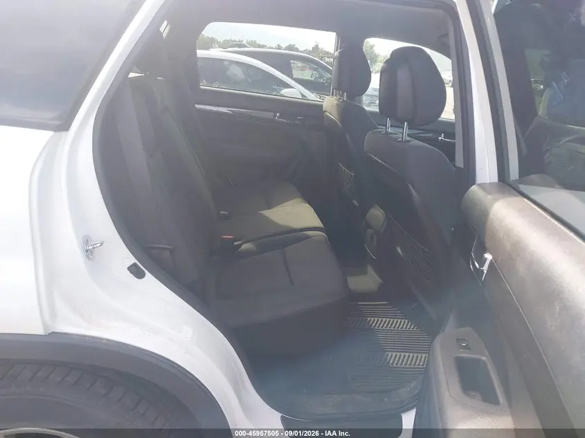 2011 KIA SORENTO LX