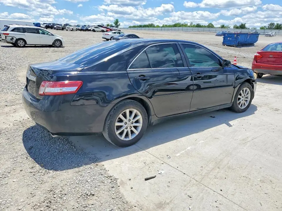 2011 TOYOTA CAMRY XLE V6  