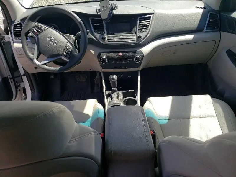 2018 HYUNDAI TUCSON SE  