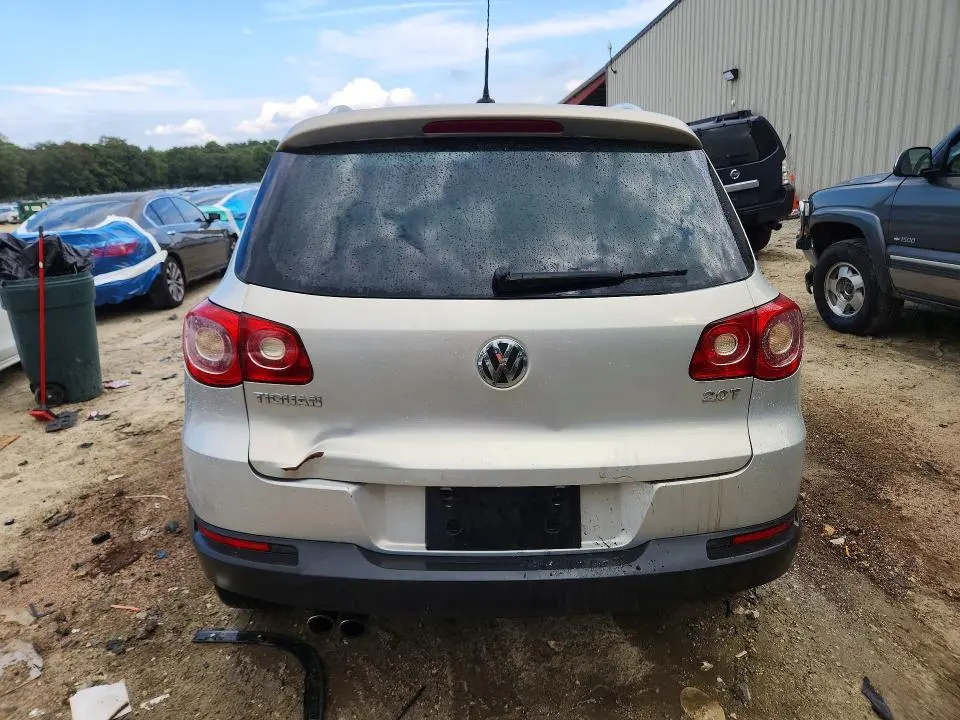 2011 VOLKSWAGEN TIGUAN S  