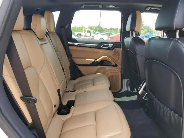 2018 PORSCHE CAYENNE   