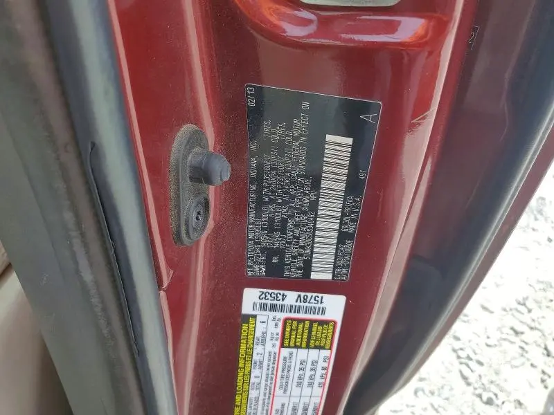 2013 TOYOTA SIENNA LE 8-PASSENGER  
